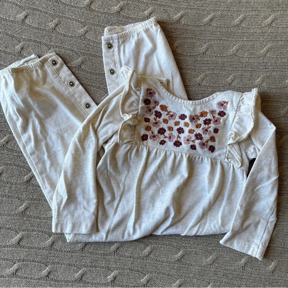 EUC Carter’s Baby Girl Long Sleeve Jumpsuit, Ivory Floral, 12 Months